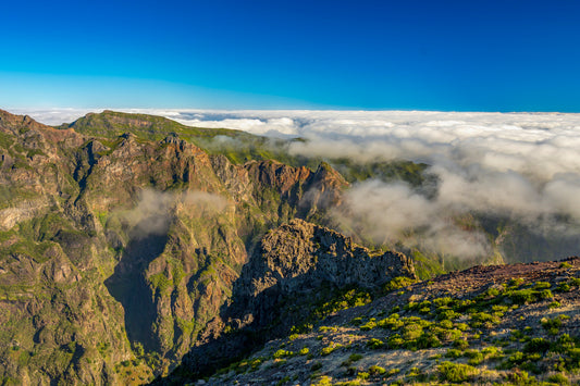 Pico do Arieiro, Madeira — Mountain Peaks Above the Clouds
