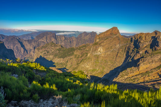 Pico do Arieiro, Madeira — Mountain Peaks Above the Clouds
